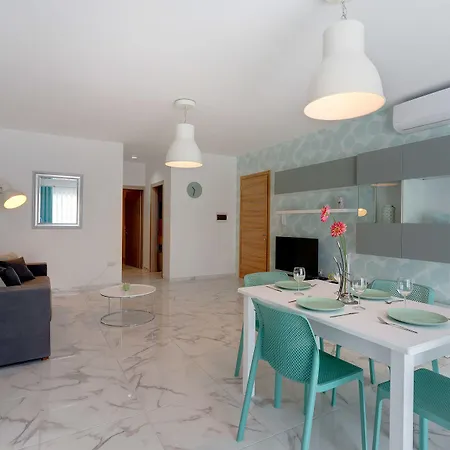 Marvelous 2 Bedroom By The Sea *