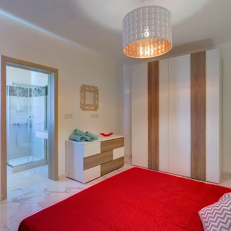 Marvelous 2 Bedroom By The Sea
