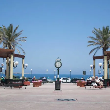 Marvelous 2 Bedroom By The Sea קאורה