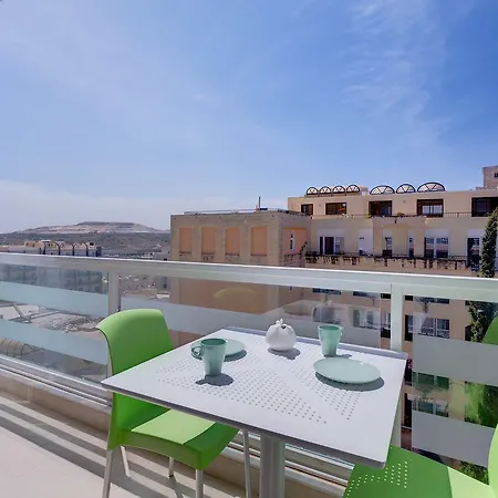 Marvelous 2 Bedroom By The Sea Lägenhet Qawra