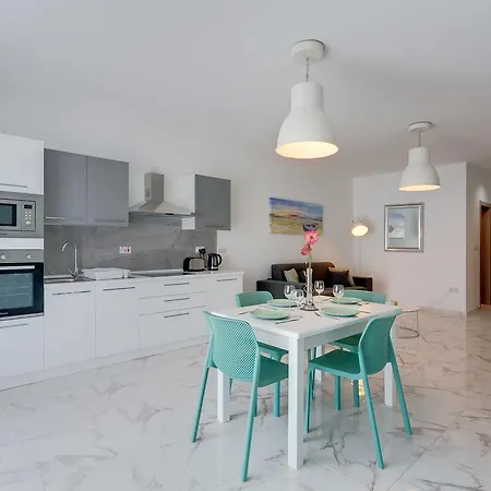 Lägenhet Marvelous 2 Bedroom By The Sea Qawra